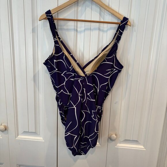 Trimshaper One Piece Swimsuit Size 16 - Picture 2 of 8